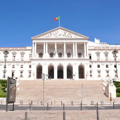 Algumas notas sobre os resultados das eleições legislativas de 2025 em Portugal
